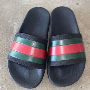 Boys Gucci slides
